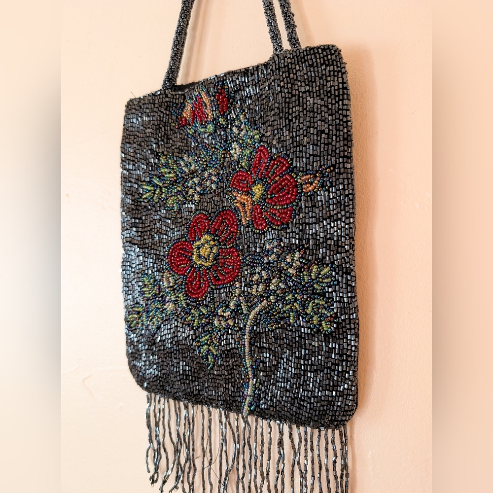 Vintage Avenue Red Floral Iridescent Black Seed Beaded Purse With Bead Fringe